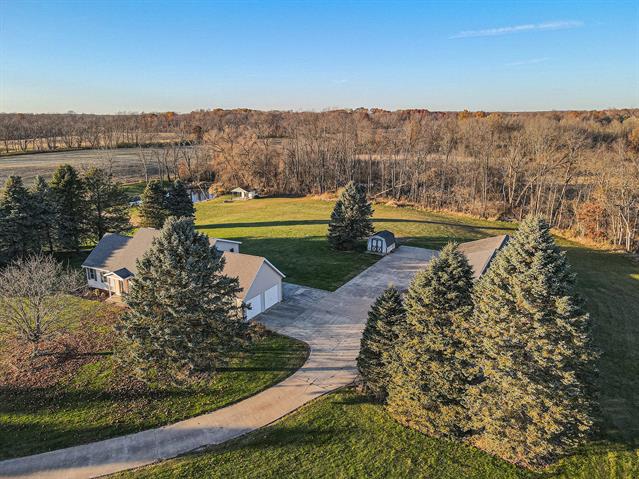 front view picture of 8300 W X Avenue, Schoolcraft, MI. 49087