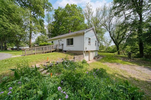front view picture of 311 Rosehill Road, Jackson, MI. 49202