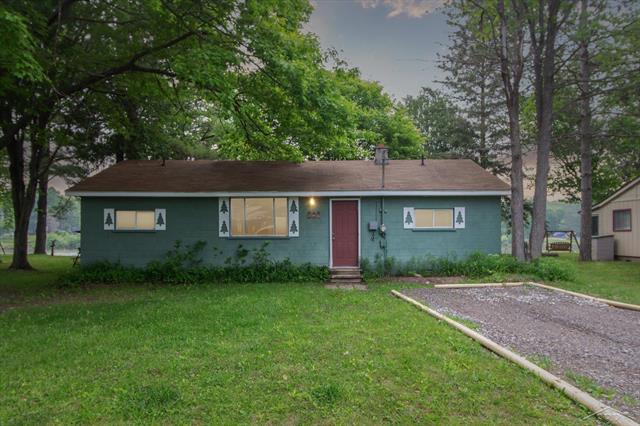 front view picture of 528 Hilo Road, Gladwin, MI. 48624