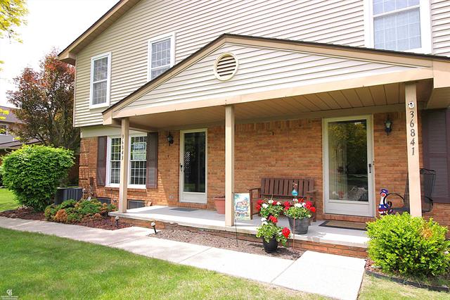 front view picture of 36843 Lakeview Lane, Richmond, MI. 48062
