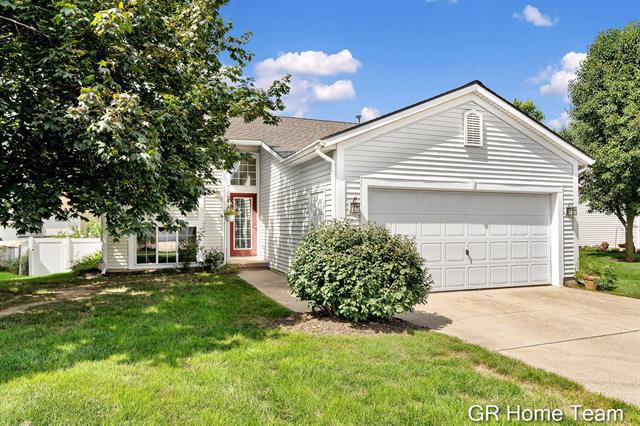 front view picture of 709 Cashew Court Nw, Grand Rapids, MI. 49504