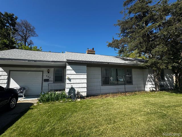 front view picture of 563 Walnut Street, Mount Morris, MI. 48458