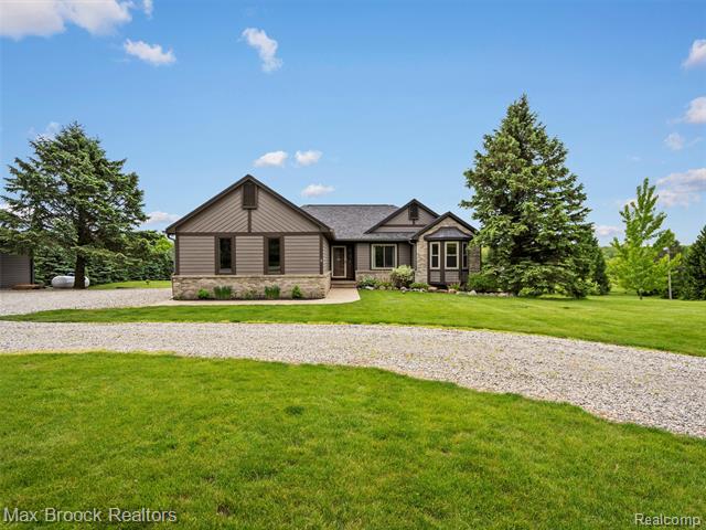 front view picture of 6102 Cherry Ridge Drive, Howell, MI. 48855