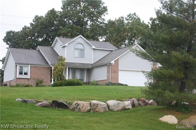 front view picture of 6330 Stonewood Dr, White Lake, MI. 48383