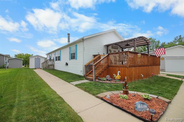front view picture of 24321 Kingston Circle, Flat Rock, MI. 48134