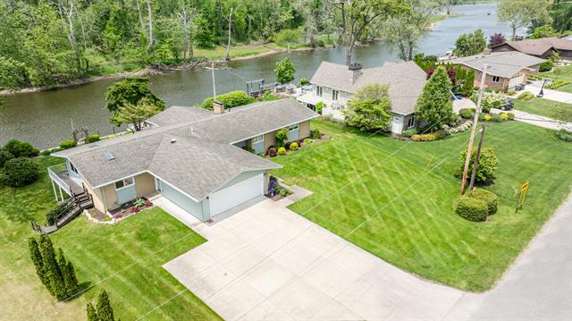 front view picture of 2310 Riverbend Drive, Benton Harbor, MI. 49022