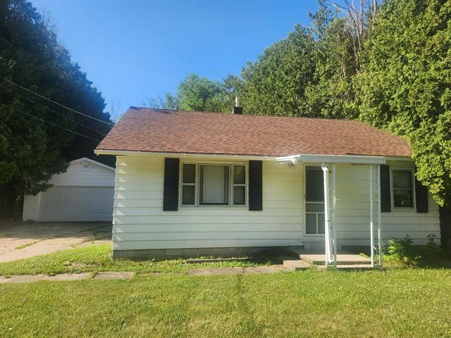 front view picture of 340 North Street, Standish, MI. 48658