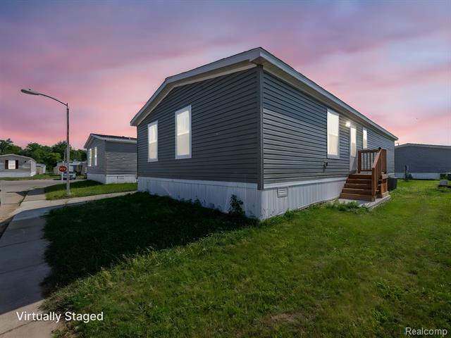 front view picture of 501 Washington, Belleville, MI. 48111