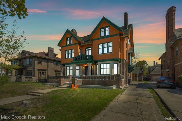 front view picture of 94 E Boston Boulevard, Detroit, MI. 48202