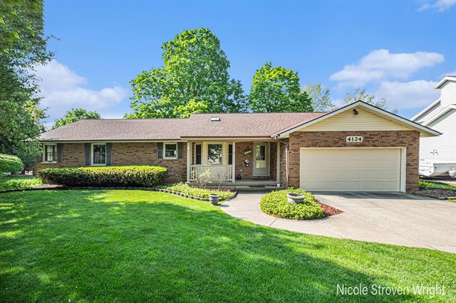 front view picture of 4124 Cummings Court Nw, Grand Rapids, MI. 49534