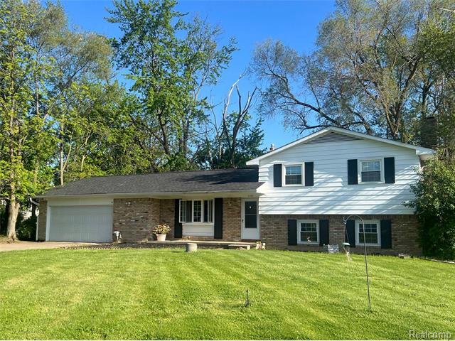 front view picture of 1150 E Hill Road, Grand Blanc, MI. 48439