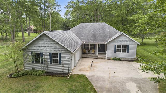 front view picture of 9637 Sunset Drive, Stanwood, MI. 49346