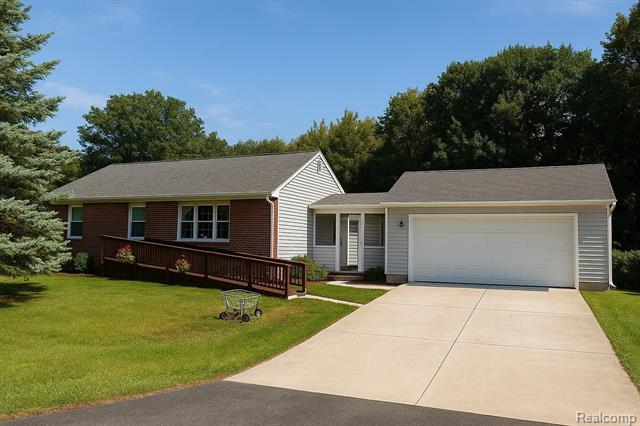 front view picture of 150 University Drive, Howell, MI. 48843