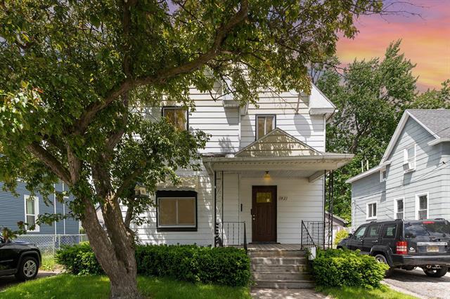 front view picture of 1821 9Th Street, Bay City, MI. 48708