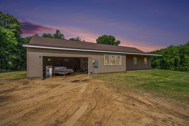 front view picture of 89492 County Road 690, Benton Harbor, MI. 49022