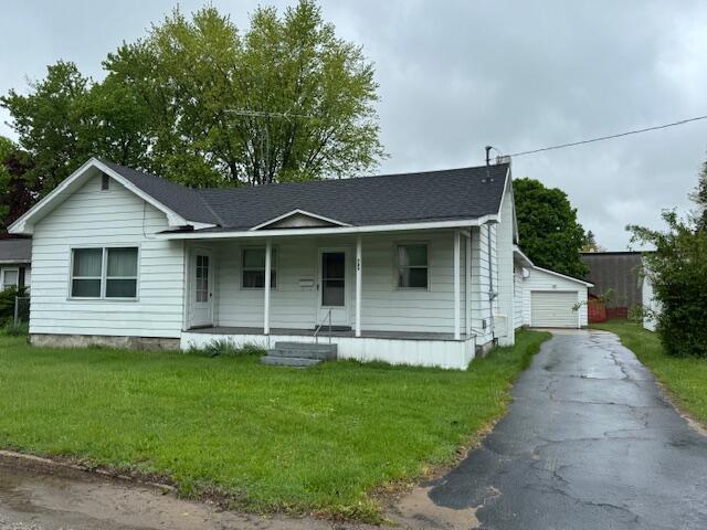 front view picture of 723 S Mill Street, Reed City, MI. 49677