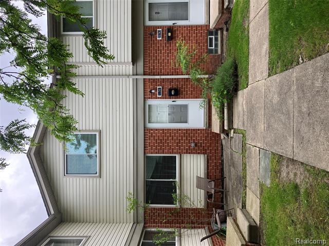 front view picture of 20747 Washington Drive, Roseville, MI. 48066
