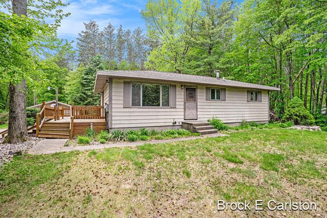 front view picture of 3609 S Hilton Park Road, Fruitport, MI. 49415