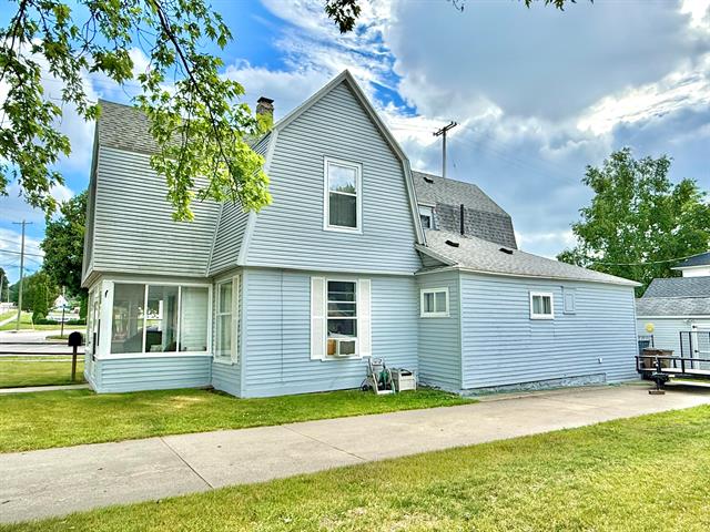 front view picture of 9 N Michigan Avenue, Shelby, MI. 49455