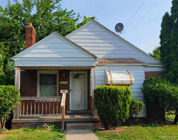 front view picture of 15047 Rossini Drive, Detroit, MI. 48205