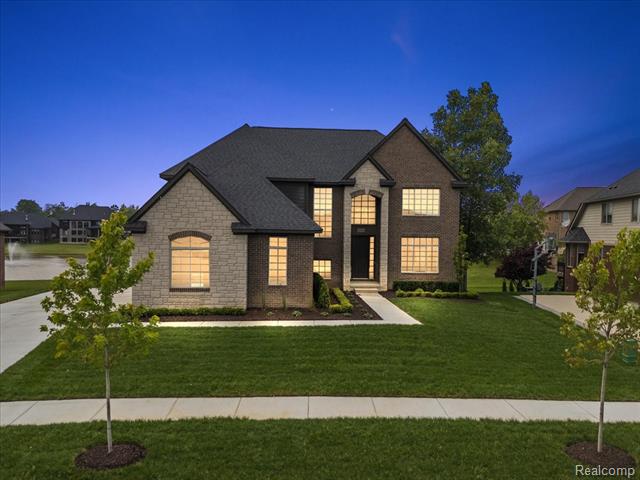 front view picture of 16199 Via Colico, Macomb, MI. 48042