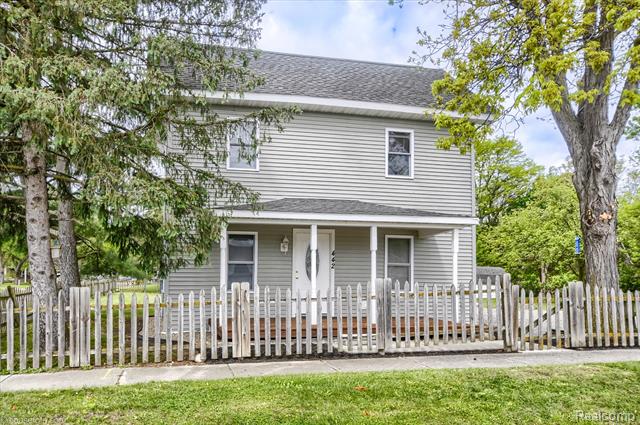 front view picture of 442 S Court Street, Lapeer, MI. 48446