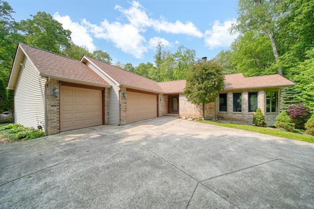front view picture of 5555 Firethorne Dr. Drive, Jackson, MI. 49201