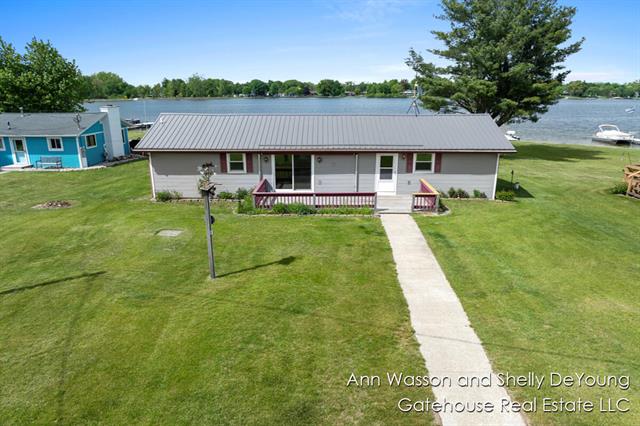 front view picture of 171 Dickerson View Sw, Stanton, MI. 48888