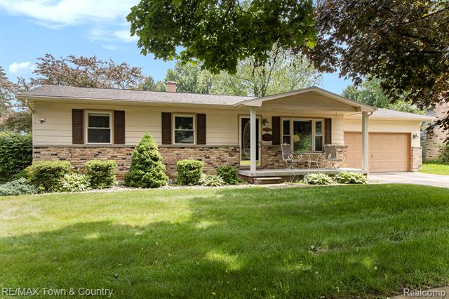 front view picture of 517 Autumn Drive, Flushing, MI. 48433