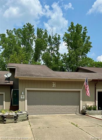front view picture of 222 Mary Street, Flushing, MI. 48433