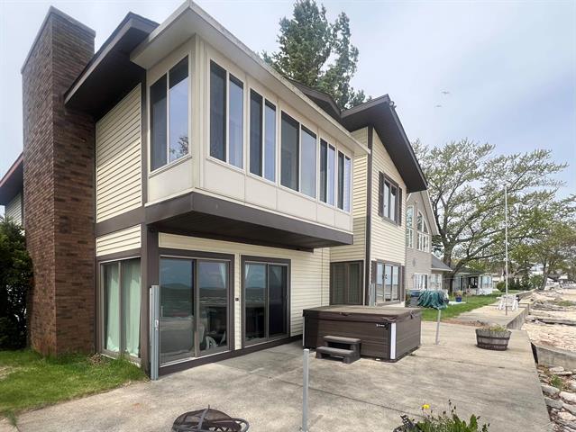 front view picture of 389 Ricoma Beach, Bay City, MI. 48706