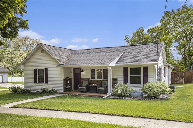 front view picture of 607 N Court Street, Stanton, MI. 48888