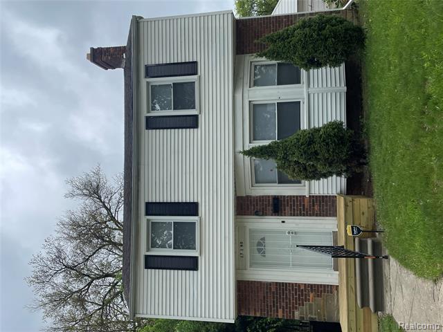 front view picture of 17190 Sunderland, Detroit, MI. 48219