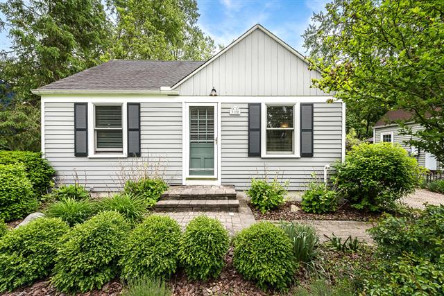 front view picture of 3172 Edgewood Drive, Ann Arbor, MI. 48104