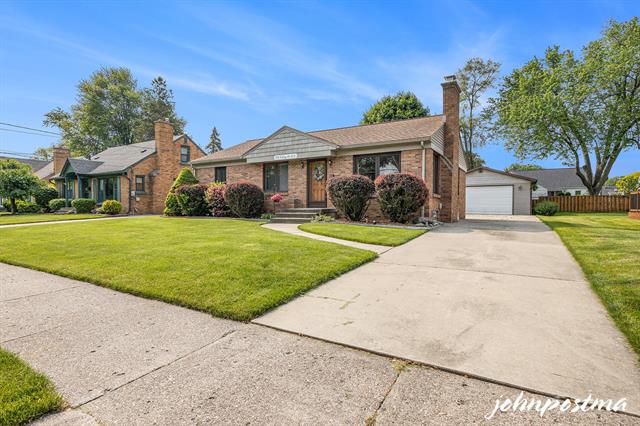 front view picture of 954 Kelsey Street Ne, Grand Rapids, MI. 49505