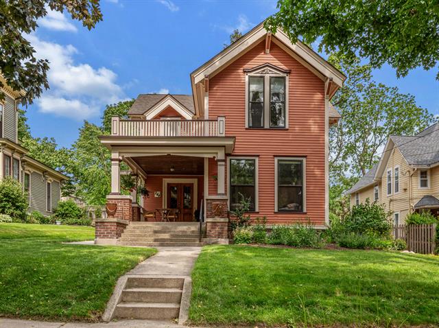 front view picture of 244 Paris Avenue Se, Grand Rapids, MI. 49503