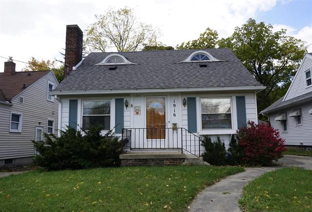 front view picture of 1916 Lyons Avenue, Lansing, MI. 48910