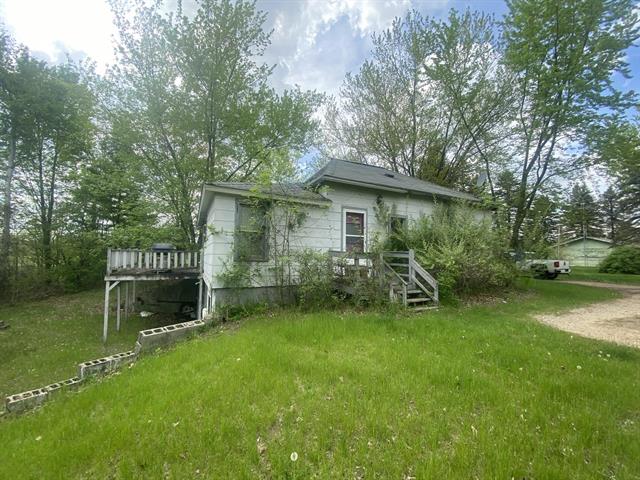front view picture of 956 30Th Avenue, Blanchard, MI. 49310