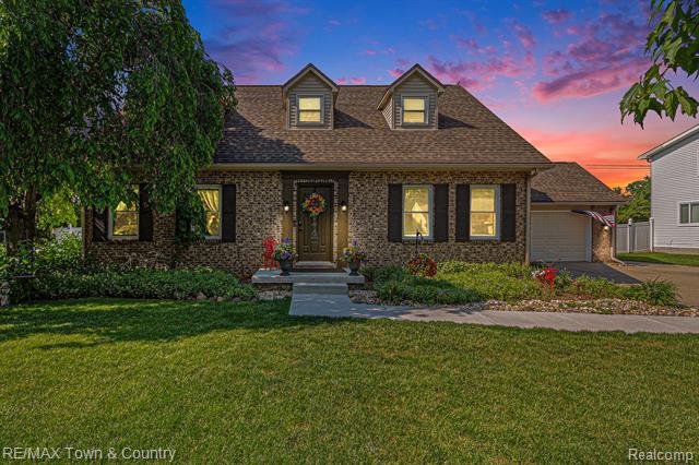 front view picture of 813 Birchwood Drive, Flushing, MI. 48433