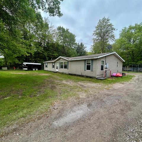 front view picture of 4109 N Maplecrest Drive, Sanford, MI. 48657