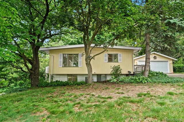 front view picture of 219 Beaver Street, Brighton, MI. 48116