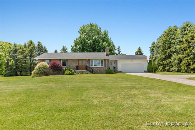 front view picture of 686 E Tuttle Road, Ionia, MI. 48846