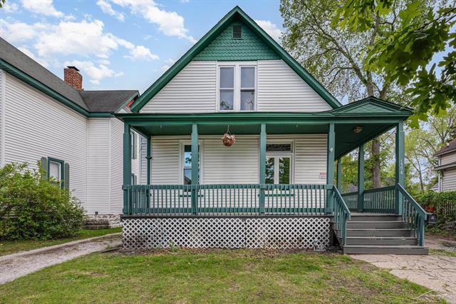 front view picture of 1508 Mckinley Street, Bay City, MI. 48708