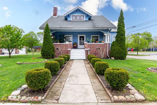 front view picture of 323 Northbound Gratiot Avenue, Mount Clemens, MI. 48043