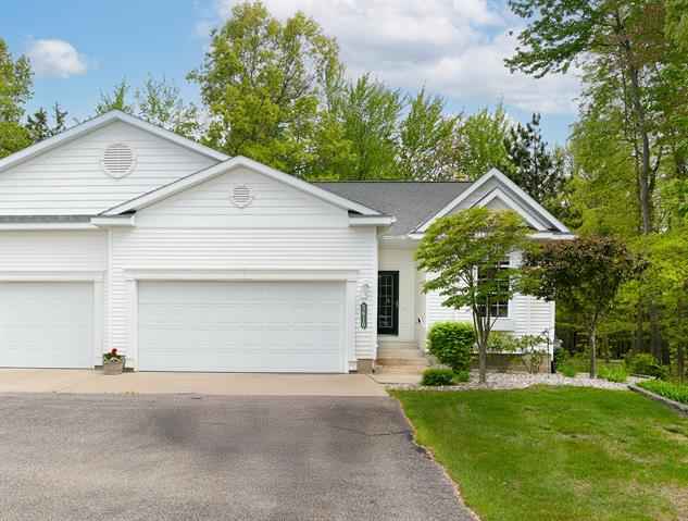 front view picture of 5610 Copper Sands Run, Fruitport, MI. 49415