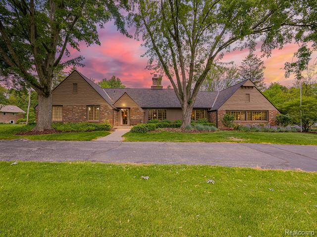 front view picture of 90 Wind N Wood Drive, Okemos, MI. 48864