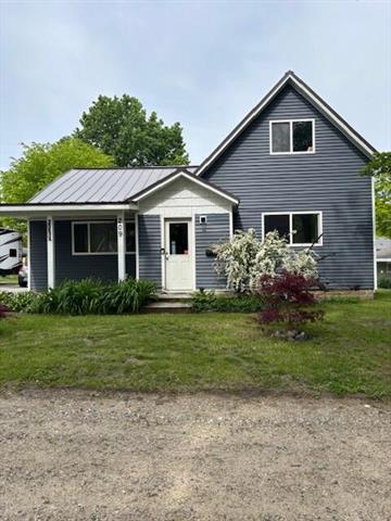 front view picture of 209 S Lake Avenue, Fremont, MI. 49412