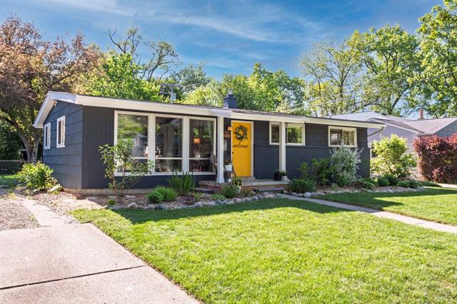 front view picture of 2702 Cranbrook Road, Ann Arbor, MI. 48104