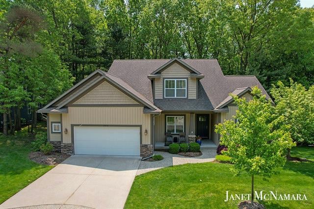 front view picture of 2078 Chippewa Drive, Holland, MI. 49424