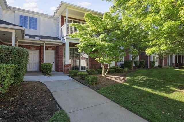 front view picture of 14274 Moravian Manor Circle, Sterling Heights, MI. 48312